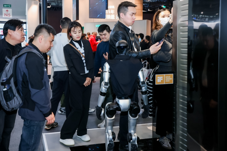 洗护行业被机器人撞了一下腰！这样的科技cp你见过吗？(图6)